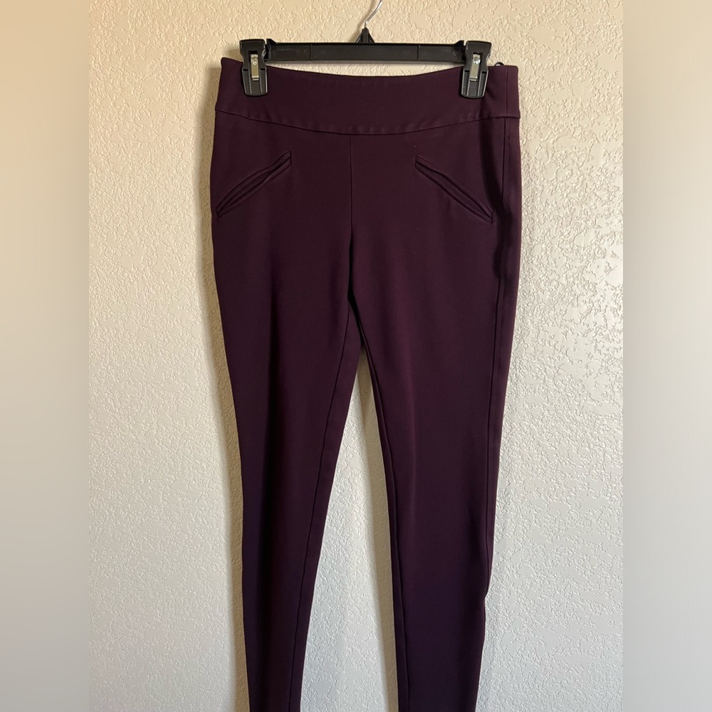 LIKE NEW Tommy Hilfiger size 4 plum colored business/casual leggings.